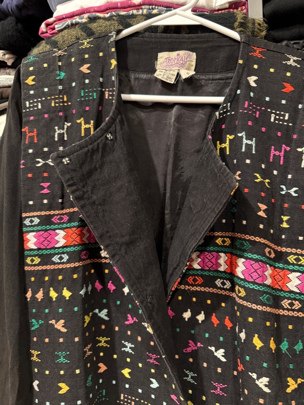 VINTAGE Embroidered Jacket - Picture 5 of 11